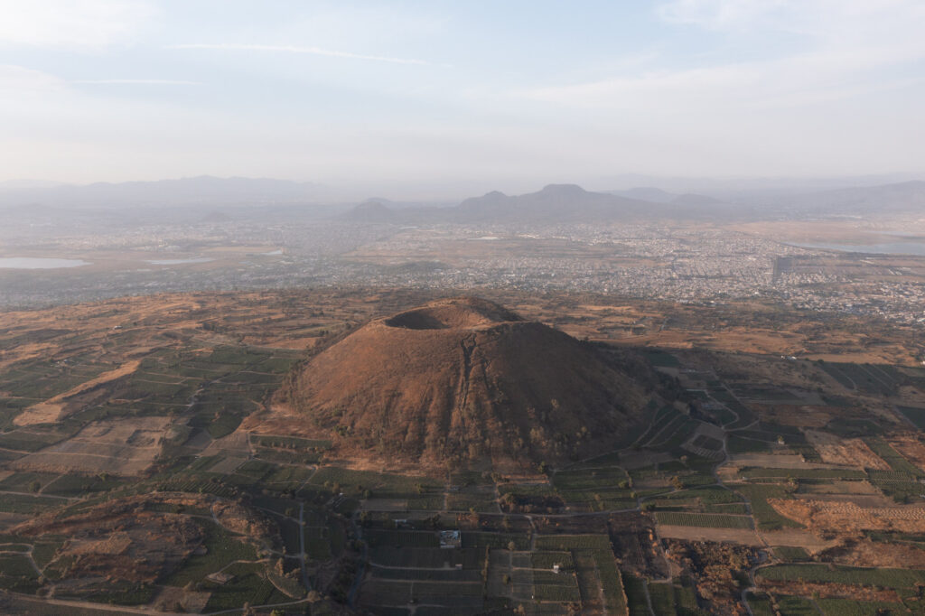ảnh núi lửa được chụp từ flycam